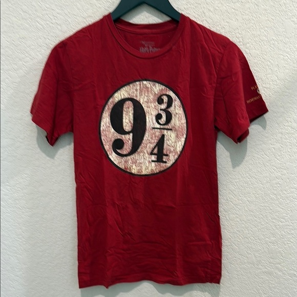 Harry Potter Red Graphic T-Shirt with 9 3/4 Design - Picture 1 of 6